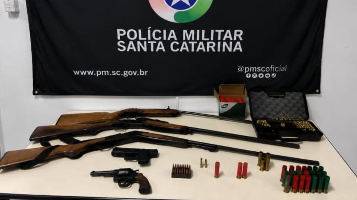 Morador ameaça técnico de internet com disparo de arma de fogo e é preso em Blumenau