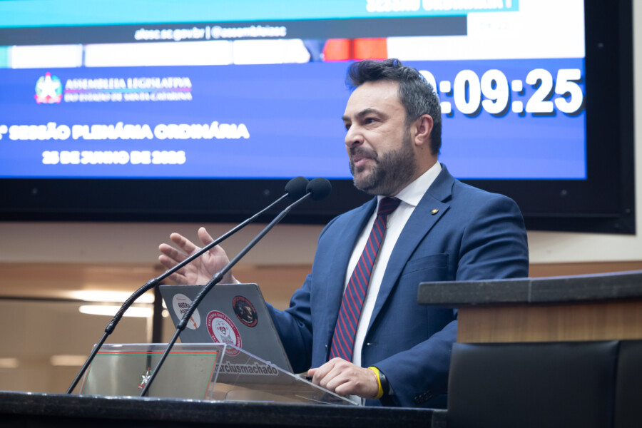 Deputado Marcius Machado durante pronunciamento na Assembleia Legislativa