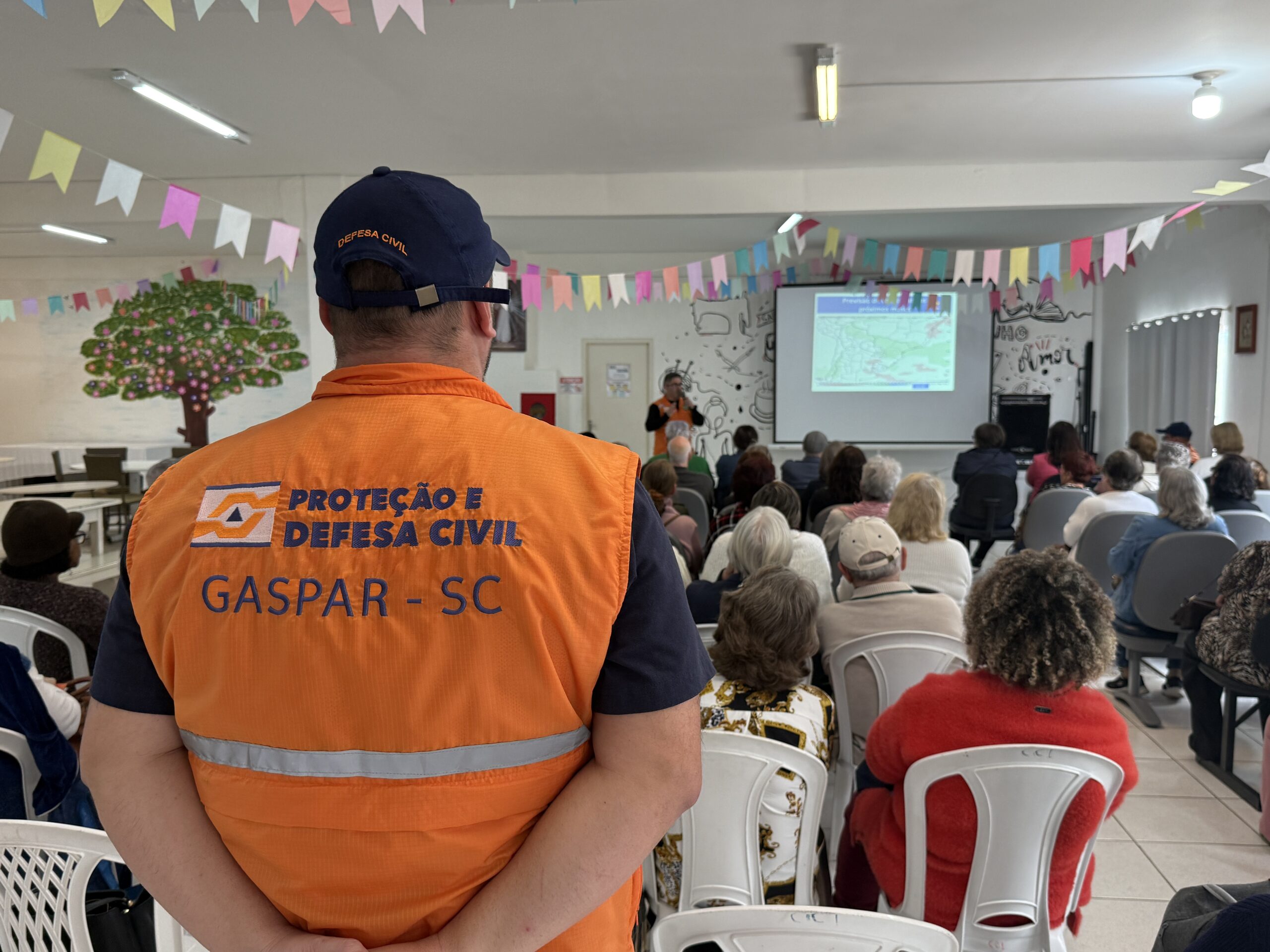 Idosos do CCI recebem orientações sobre prevenção ao El Niño em Gaspar
